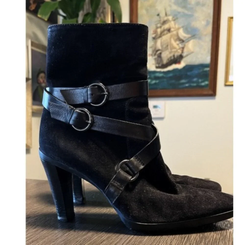 TOD'S STRAP HEELED BOOTS 8 - Picture 1 of 11
